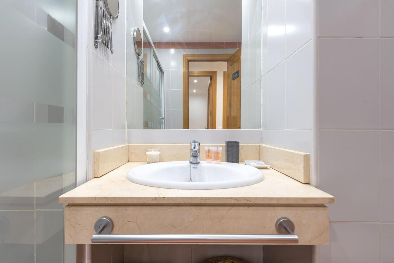 2 Bedrooms 2 Bathrooms Furnished - Malsana - With Pool - Mintystay Мадрид Екстериор снимка