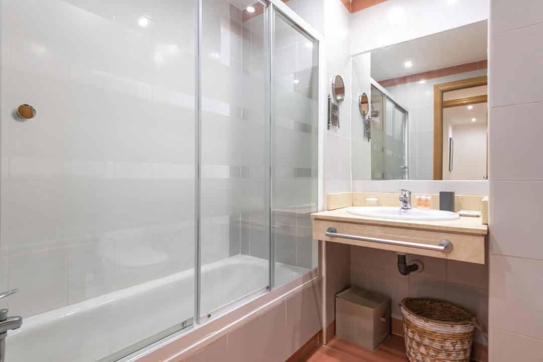2 Bedrooms 2 Bathrooms Furnished - Malsana - With Pool - Mintystay Мадрид Екстериор снимка