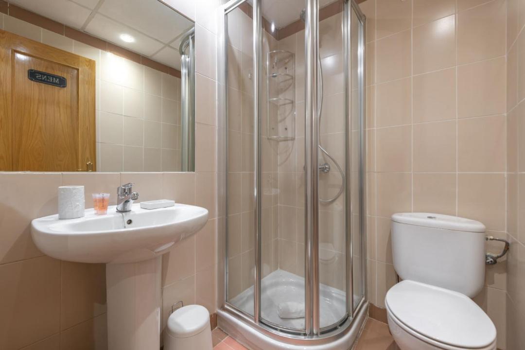 2 Bedrooms 2 Bathrooms Furnished - Malsana - With Pool - Mintystay Мадрид Екстериор снимка