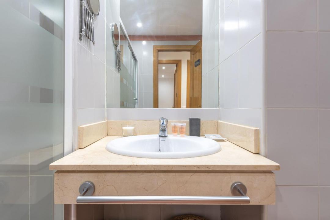 2 Bedrooms 2 Bathrooms Furnished - Malsana - With Pool - Mintystay Мадрид Екстериор снимка
