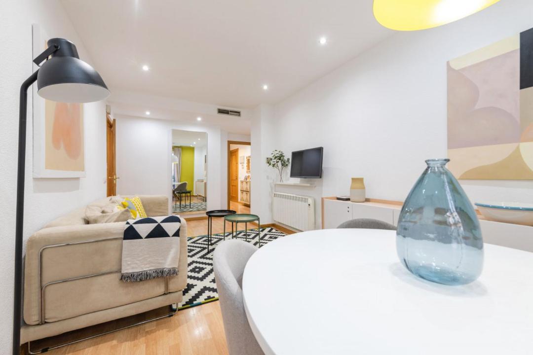 2 Bedrooms 2 Bathrooms Furnished - Malsana - With Pool - Mintystay Мадрид Екстериор снимка
